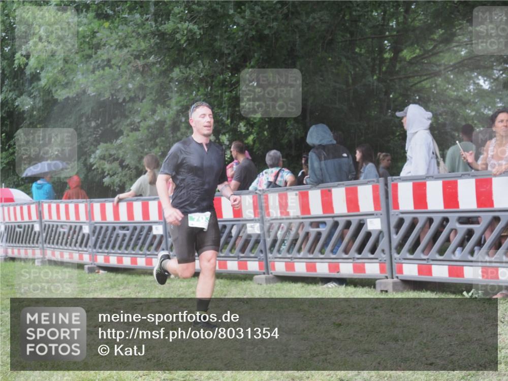 21.06.2025 - 27. Vierlanden-Triathlon KatJ http://msf.ph/oto/8031354 15.06.2025 13:40:22 Ziel 72, 703, 904, 1089 meine-sportfotos.de