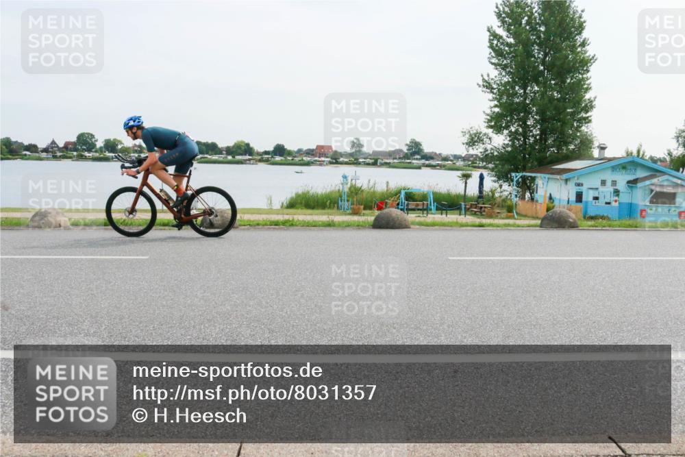 15.06.2025 - 27. Vierlanden-Triathlon H.Heesch http://msf.ph/oto/8031357 15.06.2025 10:35:44 Radfahren 21, 106, 127, 134, 199, 239 meine-sportfotos.de