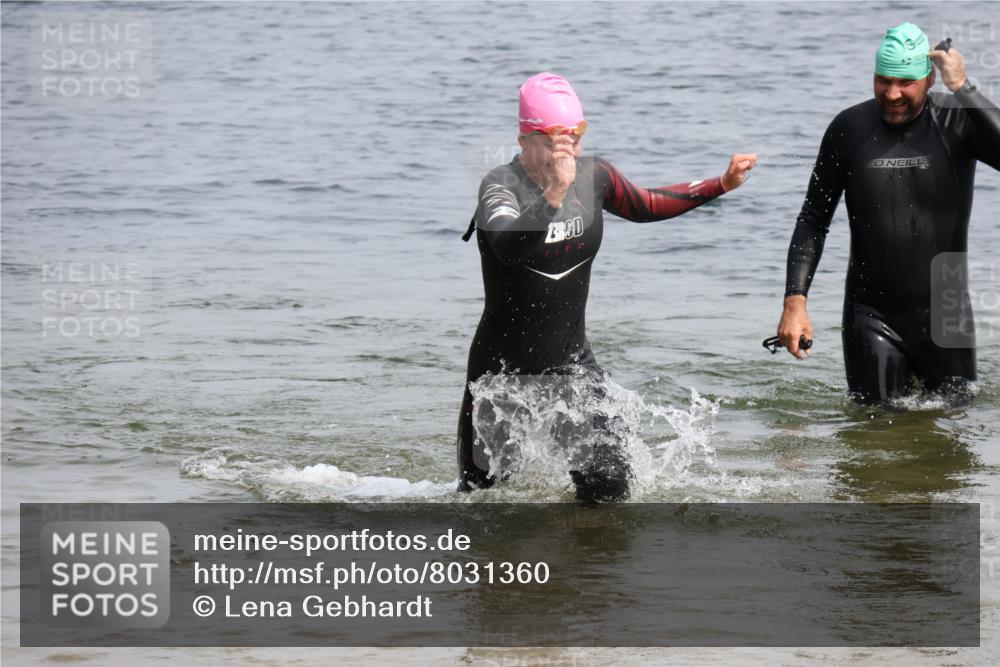 15.06.2025 - 27. Vierlanden-Triathlon Lena Gebhardt http://msf.ph/oto/8031360 15.06.2025 11:10:33 Schwimmen 772, 953 meine-sportfotos.de