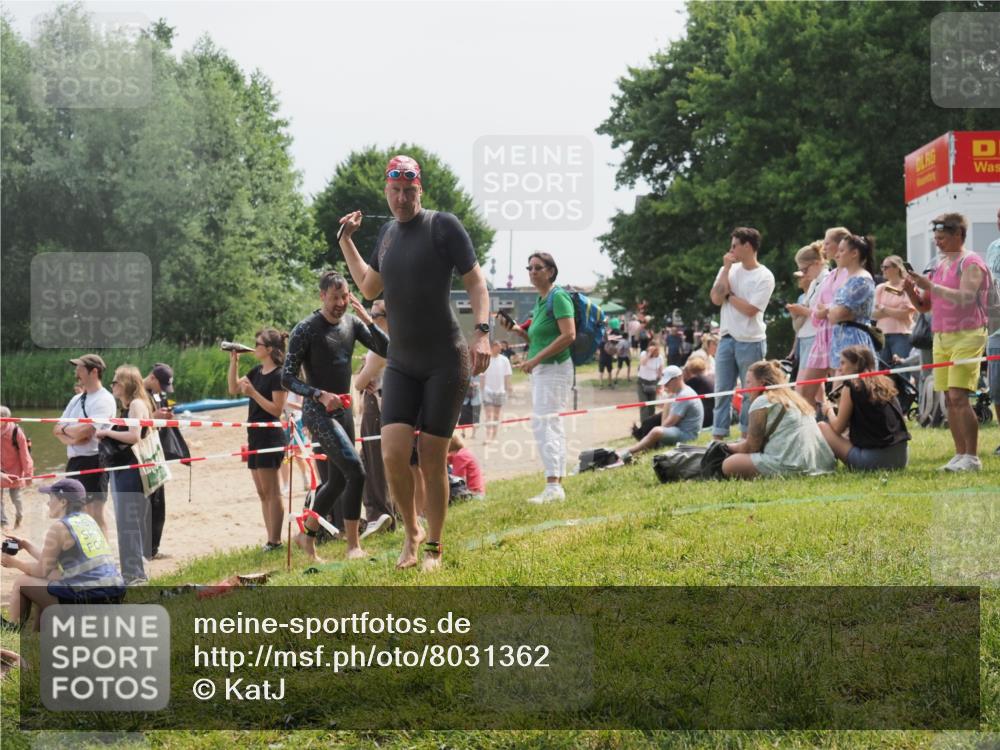 15.06.2025 - 27. Vierlanden-Triathlon KatJ http://msf.ph/oto/8031362 15.06.2025 11:09:38 Schwimmen 783, 856 meine-sportfotos.de
