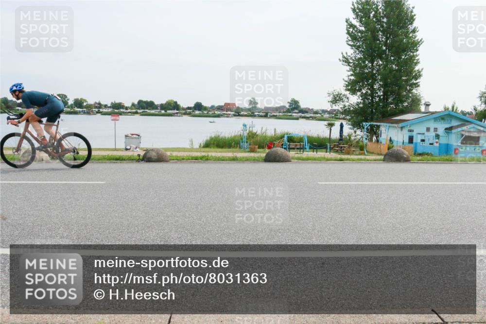 15.06.2025 - 27. Vierlanden-Triathlon H.Heesch http://msf.ph/oto/8031363 15.06.2025 10:35:44 Radfahren 21, 106, 127, 134, 199, 239 meine-sportfotos.de