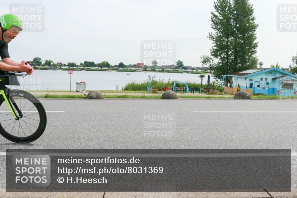 15.06.2025 - 27. Vierlanden-Triathlon H.Heesch http://msf.ph/oto/8031369 15.06.2025 10:35:45 Radfahren 21, 127, 134, 199, 239 meine-sportfotos.de