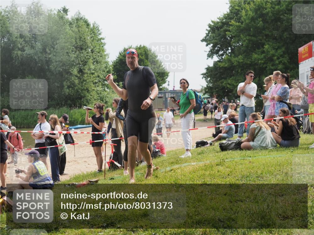 15.06.2025 - 27. Vierlanden-Triathlon KatJ http://msf.ph/oto/8031373 15.06.2025 11:09:38 Schwimmen 783, 856 meine-sportfotos.de