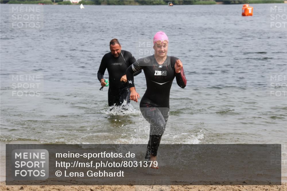 15.06.2025 - 27. Vierlanden-Triathlon Lena Gebhardt http://msf.ph/oto/8031379 15.06.2025 11:10:35 Schwimmen 770, 772, 953 meine-sportfotos.de