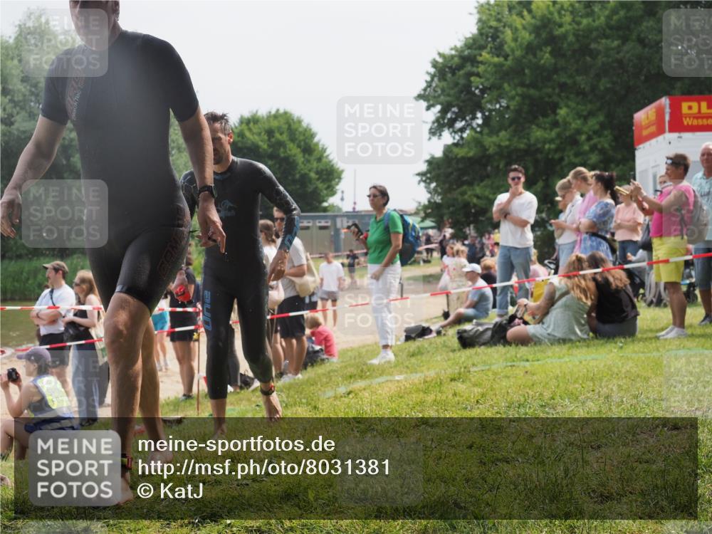 15.06.2025 - 27. Vierlanden-Triathlon KatJ http://msf.ph/oto/8031381 15.06.2025 11:09:41 Schwimmen 783, 856 meine-sportfotos.de