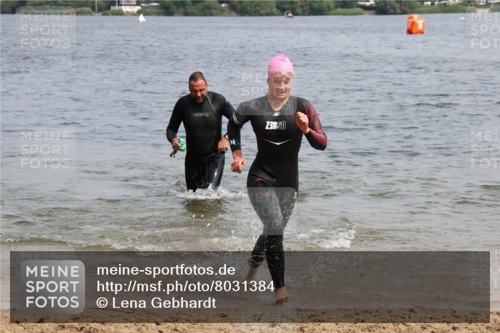 15.06.2025 - 27. Vierlanden-Triathlon Lena Gebhardt http://msf.ph/oto/8031384 15.06.2025 11:10:35 Schwimmen 770, 772, 953 meine-sportfotos.de
