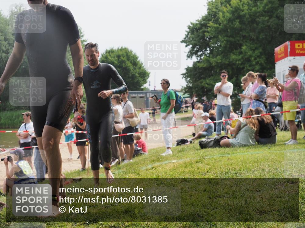 15.06.2025 - 27. Vierlanden-Triathlon KatJ http://msf.ph/oto/8031385 15.06.2025 11:09:41 Schwimmen 783, 856 meine-sportfotos.de