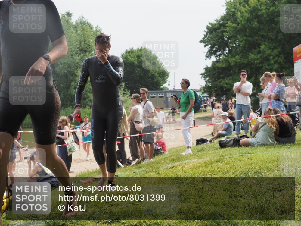 15.06.2025 - 27. Vierlanden-Triathlon KatJ http://msf.ph/oto/8031399 15.06.2025 11:09:41 Schwimmen 783, 856 meine-sportfotos.de