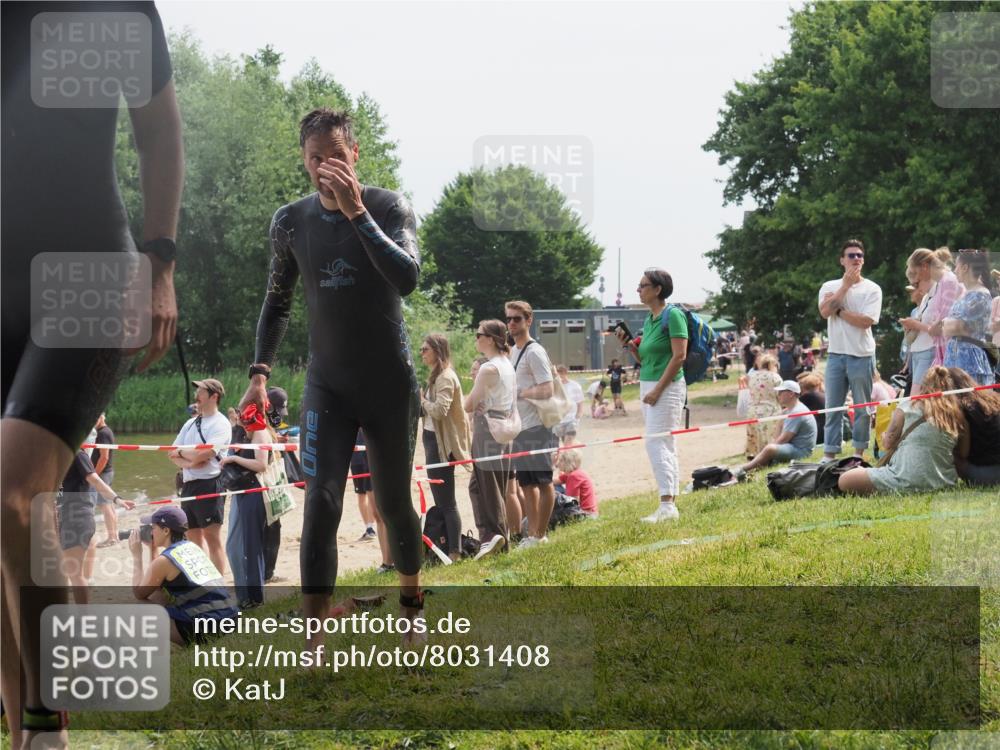 15.06.2025 - 27. Vierlanden-Triathlon KatJ http://msf.ph/oto/8031408 15.06.2025 11:09:42 Schwimmen 783, 856 meine-sportfotos.de