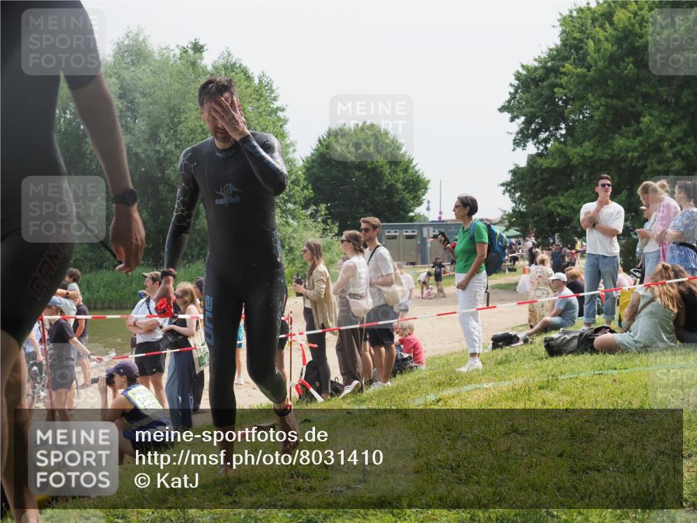15.06.2025 - 27. Vierlanden-Triathlon KatJ http://msf.ph/oto/8031410 15.06.2025 11:09:42 Schwimmen 783, 856 meine-sportfotos.de