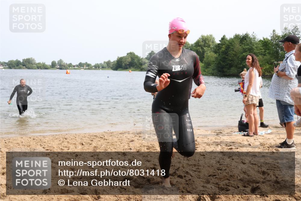 15.06.2025 - 27. Vierlanden-Triathlon Lena Gebhardt http://msf.ph/oto/8031418 15.06.2025 11:10:37 Schwimmen 770, 772, 953 meine-sportfotos.de