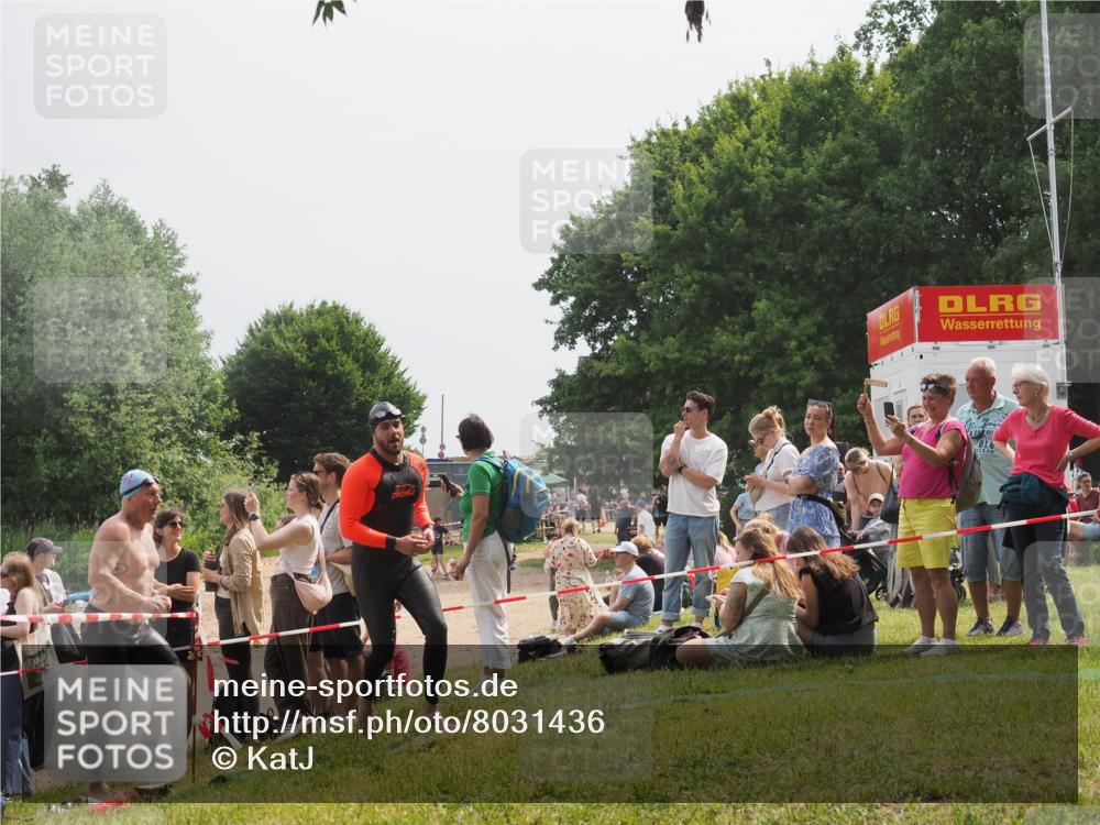 15.06.2025 - 27. Vierlanden-Triathlon KatJ http://msf.ph/oto/8031436 15.06.2025 11:09:54 Schwimmen 745, 784, 786 meine-sportfotos.de