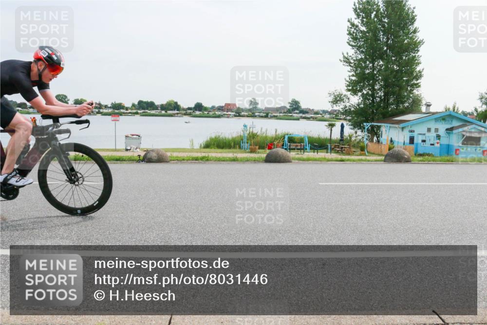 15.06.2025 - 27. Vierlanden-Triathlon H.Heesch http://msf.ph/oto/8031446 15.06.2025 10:36:00 Radfahren 87, 300, 390 meine-sportfotos.de