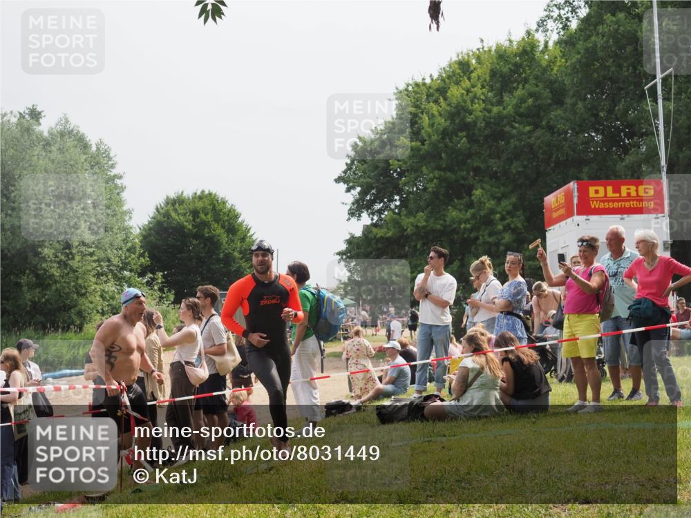 15.06.2025 - 27. Vierlanden-Triathlon KatJ http://msf.ph/oto/8031449 15.06.2025 11:09:54 Schwimmen 745, 784, 786 meine-sportfotos.de