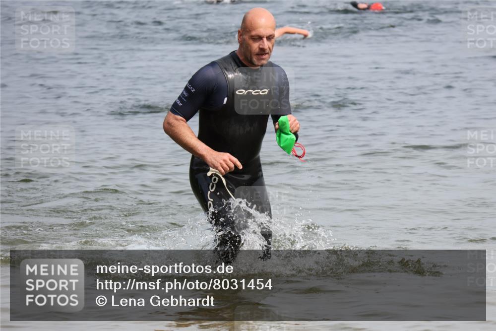 15.06.2025 - 27. Vierlanden-Triathlon Lena Gebhardt http://msf.ph/oto/8031454 15.06.2025 11:10:43 Schwimmen 770, 832, 953 meine-sportfotos.de