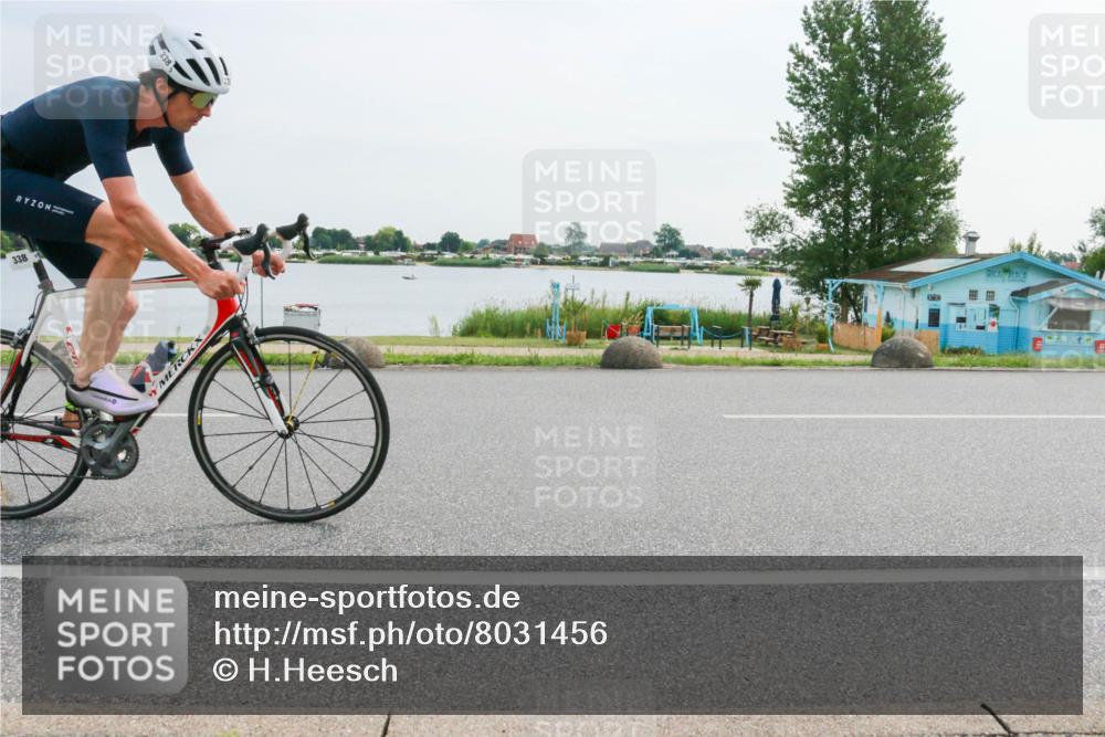 15.06.2025 - 27. Vierlanden-Triathlon H.Heesch http://msf.ph/oto/8031456 15.06.2025 10:36:07 Radfahren 338, 348 meine-sportfotos.de