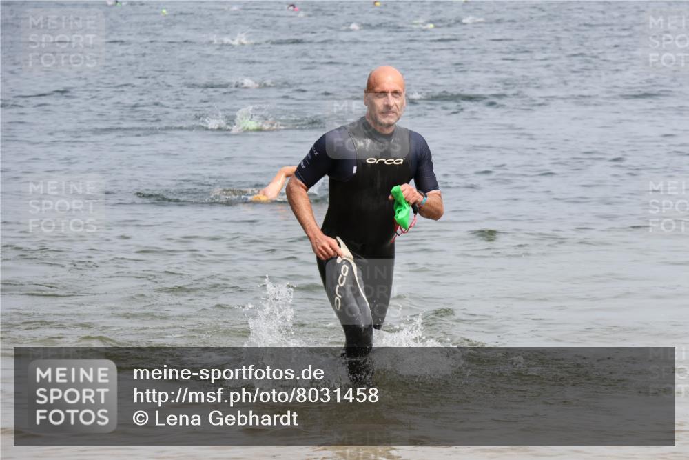 15.06.2025 - 27. Vierlanden-Triathlon Lena Gebhardt http://msf.ph/oto/8031458 15.06.2025 11:10:45 Schwimmen 770, 832, 953 meine-sportfotos.de