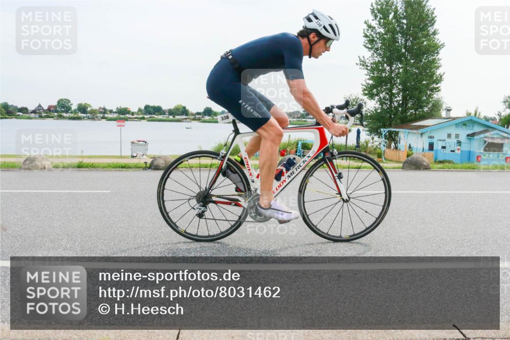 15.06.2025 - 27. Vierlanden-Triathlon H.Heesch http://msf.ph/oto/8031462 15.06.2025 10:36:07 Radfahren 338, 348 meine-sportfotos.de