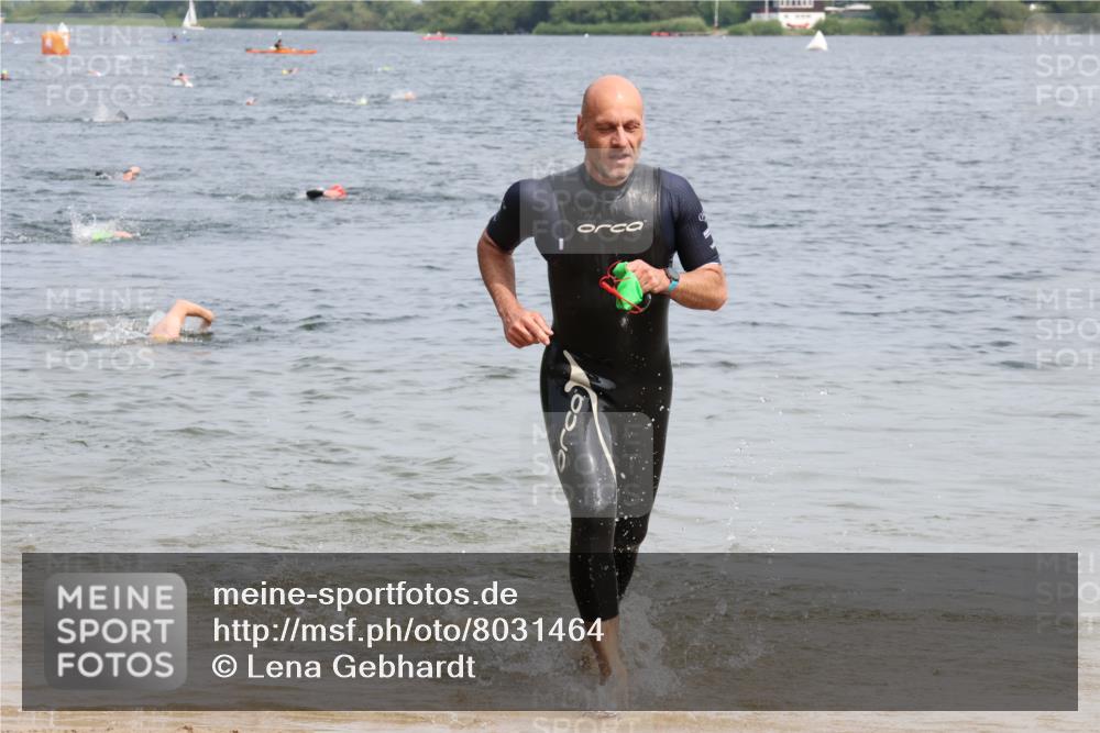 15.06.2025 - 27. Vierlanden-Triathlon Lena Gebhardt http://msf.ph/oto/8031464 15.06.2025 11:10:46 Schwimmen 770, 832 meine-sportfotos.de