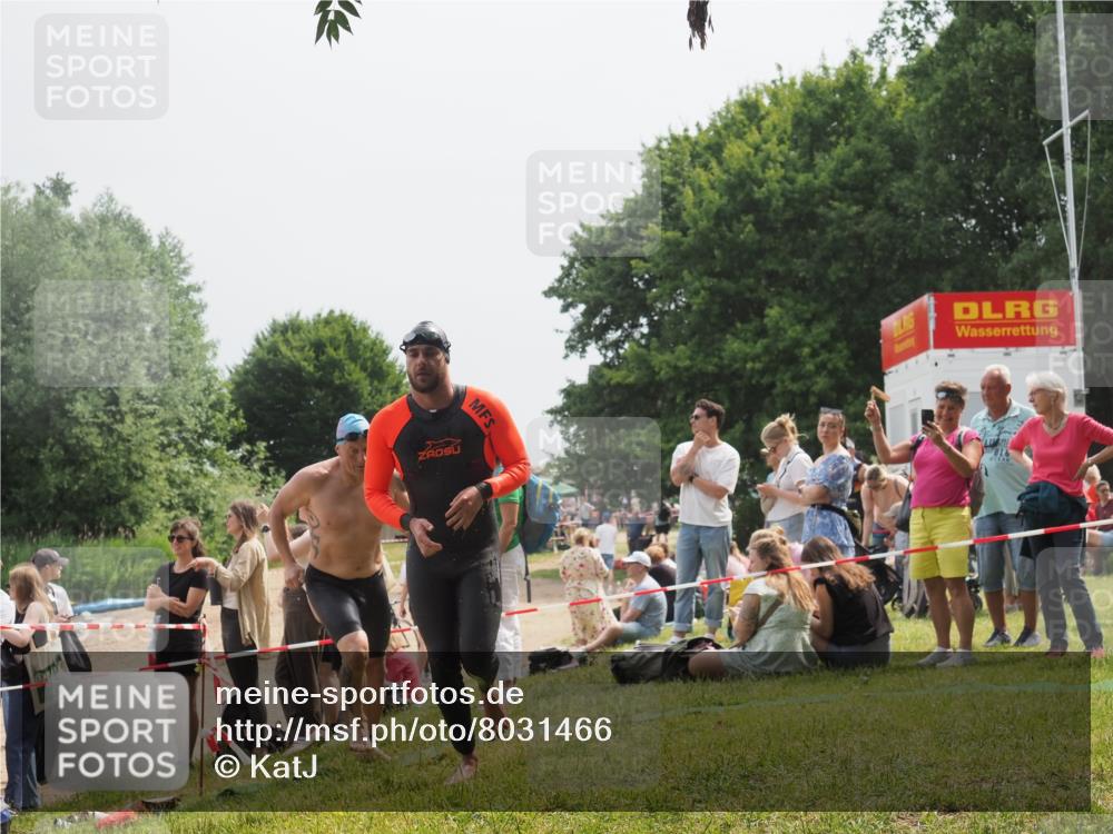 15.06.2025 - 27. Vierlanden-Triathlon KatJ http://msf.ph/oto/8031466 15.06.2025 11:09:55 Schwimmen 745, 784, 786 meine-sportfotos.de