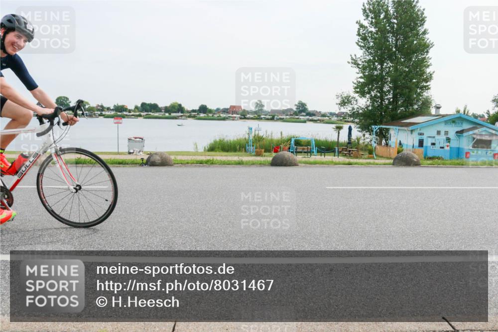 15.06.2025 - 27. Vierlanden-Triathlon H.Heesch http://msf.ph/oto/8031467 15.06.2025 10:36:10 Radfahren 338, 348 meine-sportfotos.de