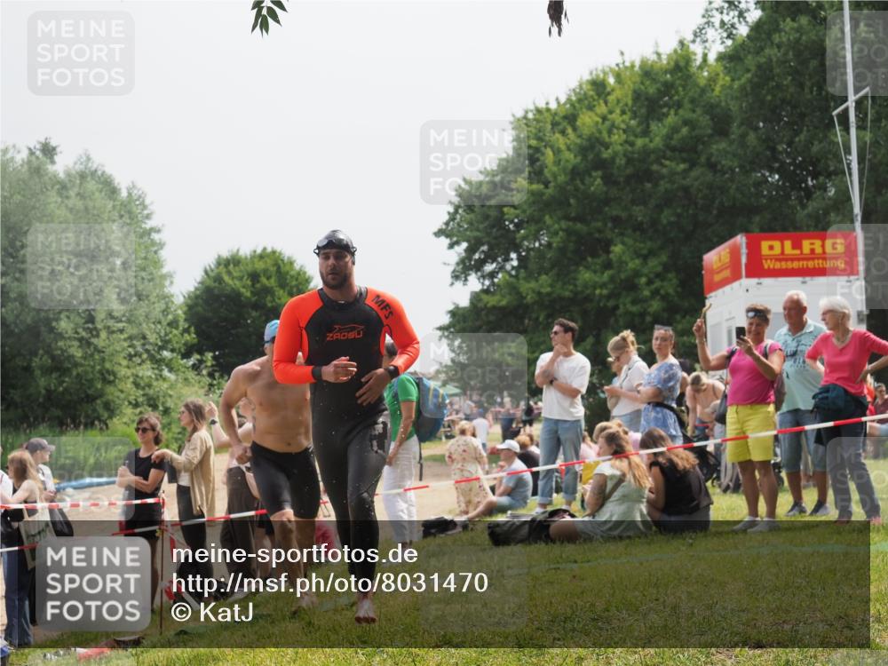 15.06.2025 - 27. Vierlanden-Triathlon KatJ http://msf.ph/oto/8031470 15.06.2025 11:09:55 Schwimmen 745, 784, 786 meine-sportfotos.de
