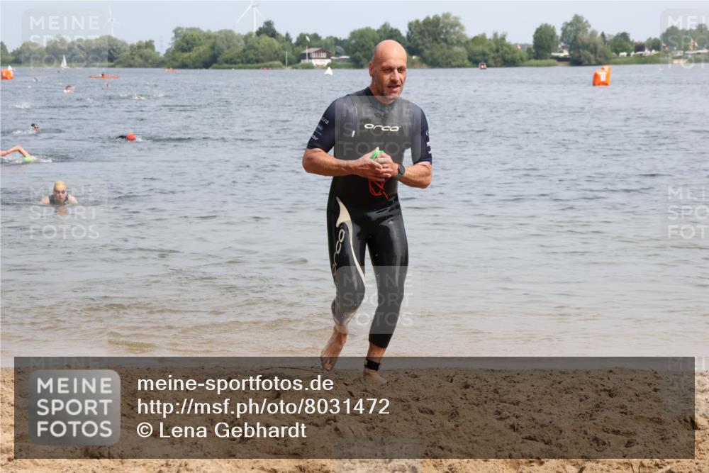 15.06.2025 - 27. Vierlanden-Triathlon Lena Gebhardt http://msf.ph/oto/8031472 15.06.2025 11:10:48 Schwimmen 770, 832 meine-sportfotos.de