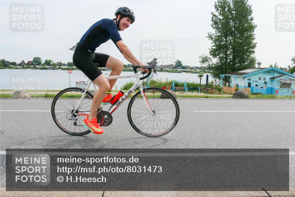 15.06.2025 - 27. Vierlanden-Triathlon H.Heesch http://msf.ph/oto/8031473 15.06.2025 10:36:10 Radfahren 338, 348 meine-sportfotos.de