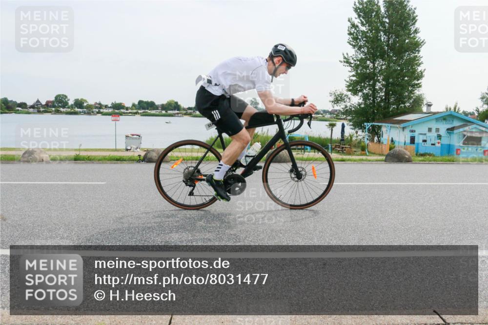 15.06.2025 - 27. Vierlanden-Triathlon H.Heesch http://msf.ph/oto/8031477 15.06.2025 10:36:15 Radfahren 312, 331 meine-sportfotos.de