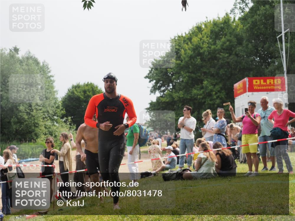 15.06.2025 - 27. Vierlanden-Triathlon KatJ http://msf.ph/oto/8031478 15.06.2025 11:09:55 Schwimmen 745, 784, 786 meine-sportfotos.de