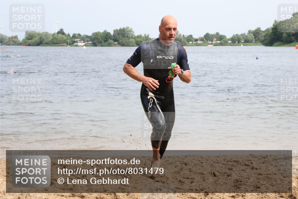15.06.2025 - 27. Vierlanden-Triathlon Lena Gebhardt http://msf.ph/oto/8031479 15.06.2025 11:10:48 Schwimmen 770, 832 meine-sportfotos.de
