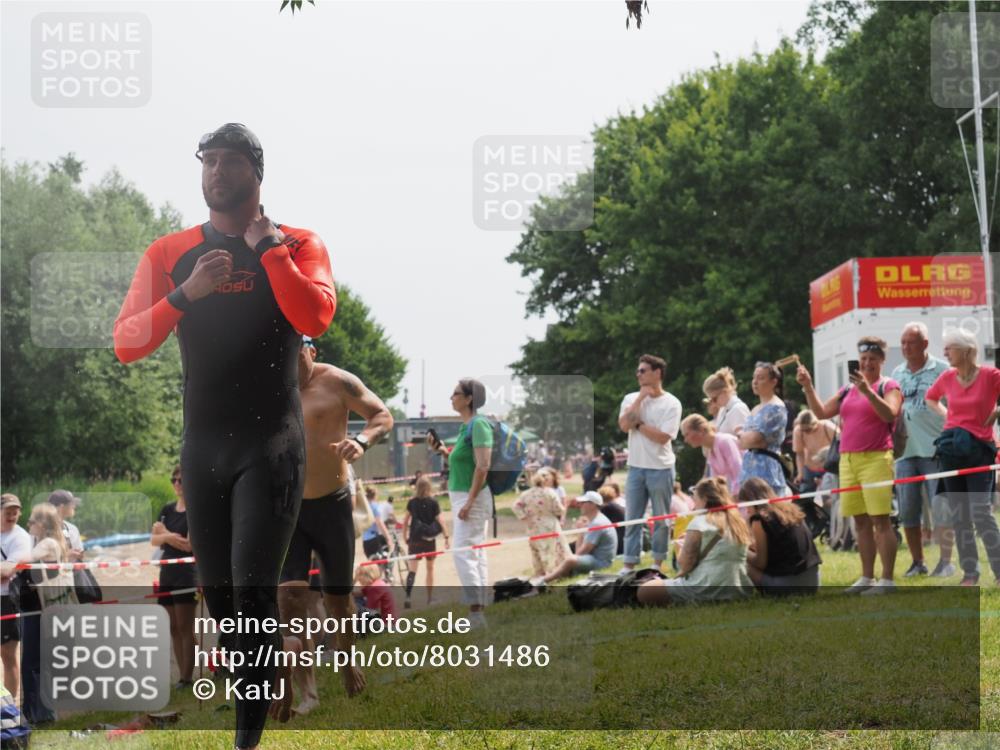 15.06.2025 - 27. Vierlanden-Triathlon KatJ http://msf.ph/oto/8031486 15.06.2025 11:09:56 Schwimmen 745, 784, 786 meine-sportfotos.de
