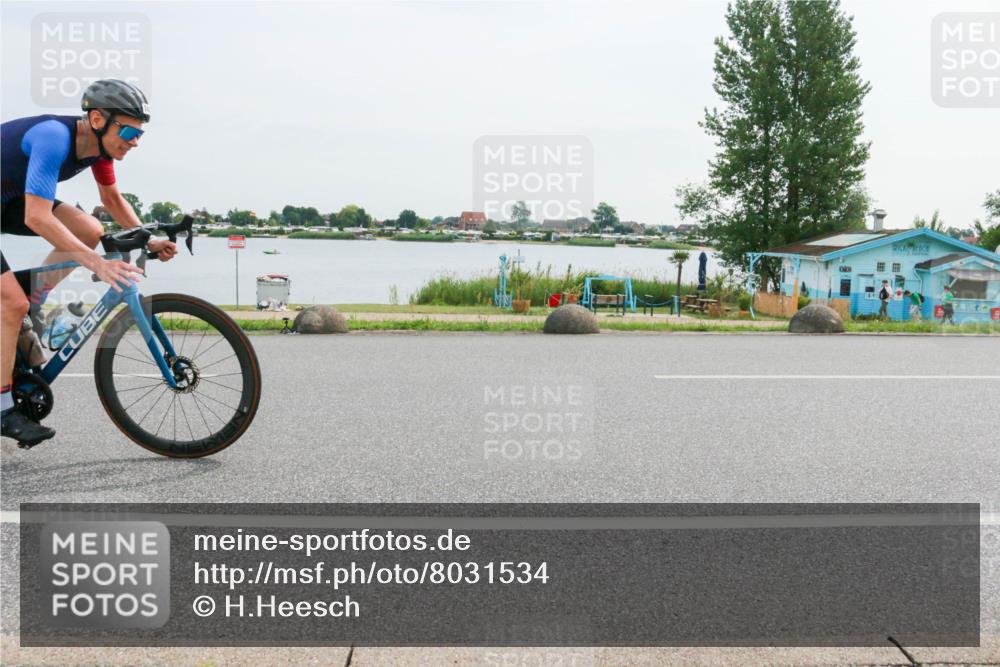 15.06.2025 - 27. Vierlanden-Triathlon H.Heesch http://msf.ph/oto/8031534 15.06.2025 10:36:41 Radfahren 102, 147, 276, 283 meine-sportfotos.de