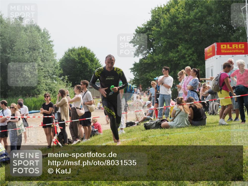15.06.2025 - 27. Vierlanden-Triathlon KatJ http://msf.ph/oto/8031535 15.06.2025 11:09:59 Schwimmen 745, 784, 786 meine-sportfotos.de