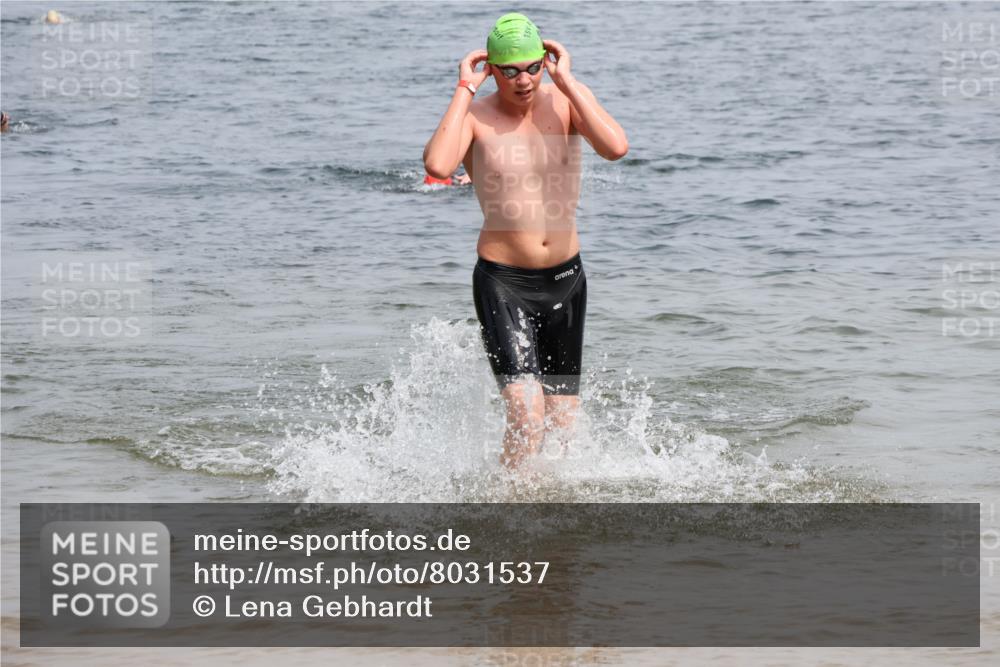 15.06.2025 - 27. Vierlanden-Triathlon Lena Gebhardt http://msf.ph/oto/8031537 15.06.2025 11:11:04 Schwimmen 861, 947 meine-sportfotos.de