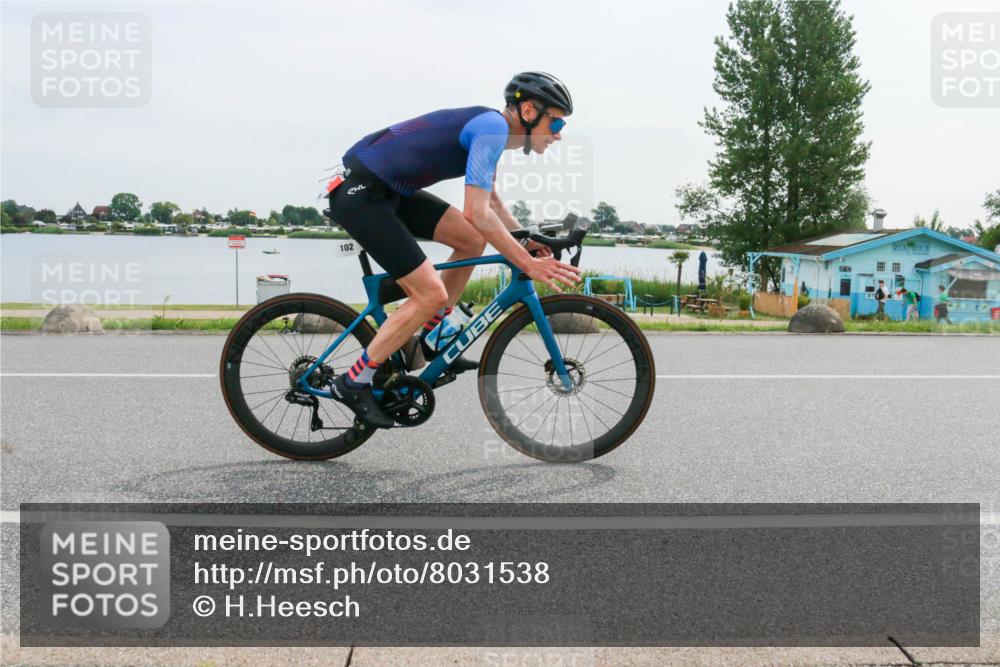 15.06.2025 - 27. Vierlanden-Triathlon H.Heesch http://msf.ph/oto/8031538 15.06.2025 10:36:41 Radfahren 102, 147, 276, 283 meine-sportfotos.de