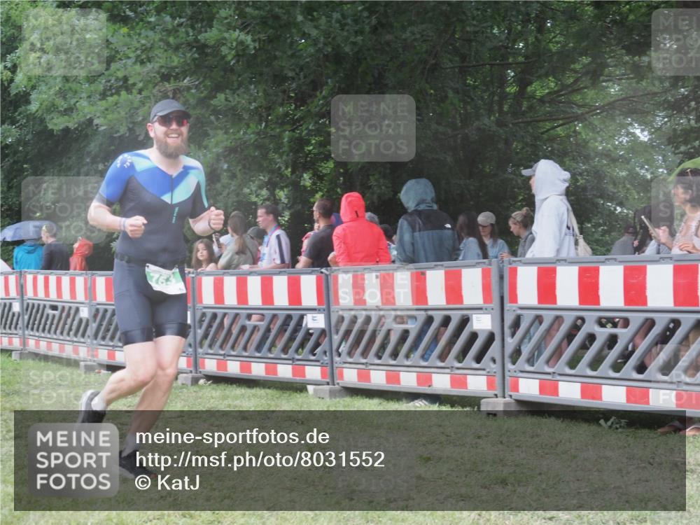 21.06.2025 - 27. Vierlanden-Triathlon KatJ http://msf.ph/oto/8031552 15.06.2025 13:40:59 Ziel 763, 925 meine-sportfotos.de