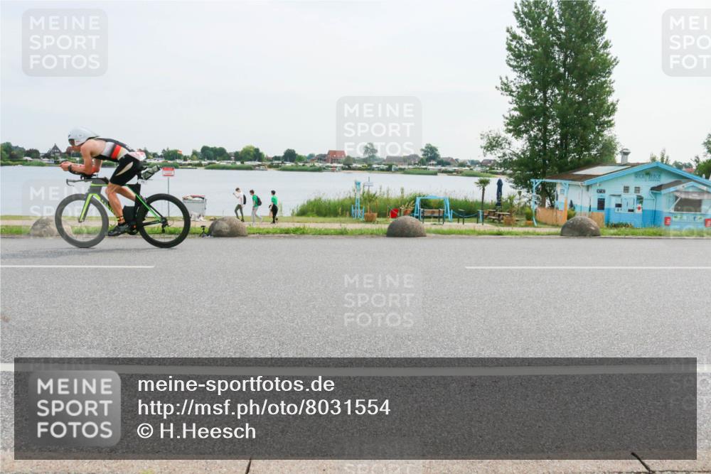 15.06.2025 - 27. Vierlanden-Triathlon H.Heesch http://msf.ph/oto/8031554 15.06.2025 10:36:58 Radfahren 11, 397 meine-sportfotos.de