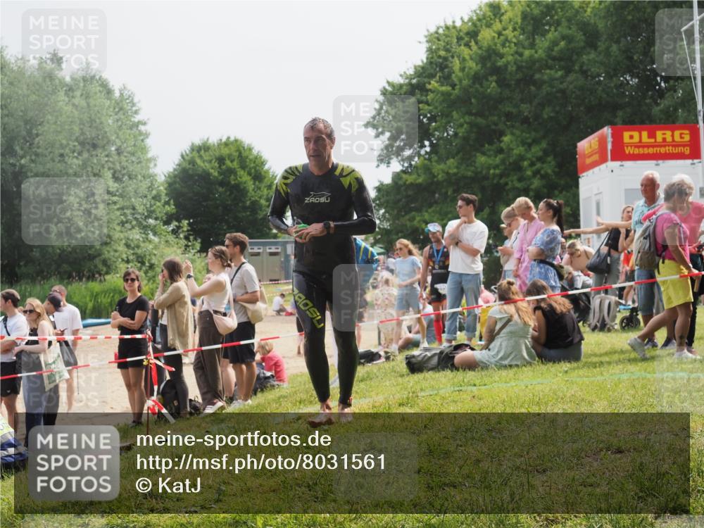 15.06.2025 - 27. Vierlanden-Triathlon KatJ http://msf.ph/oto/8031561 15.06.2025 11:10:00 Schwimmen 745, 784, 786 meine-sportfotos.de