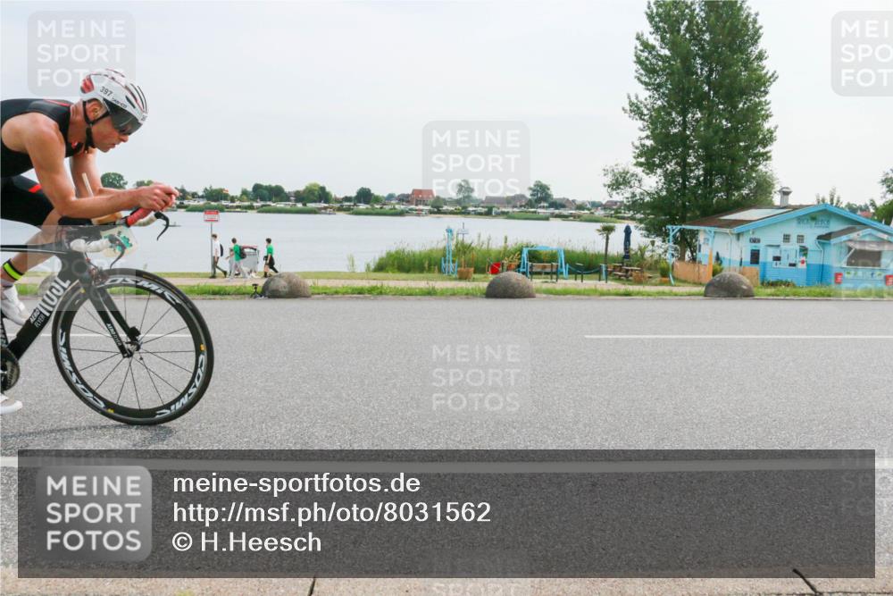 15.06.2025 - 27. Vierlanden-Triathlon H.Heesch http://msf.ph/oto/8031562 15.06.2025 10:37:01 Radfahren 11, 397 meine-sportfotos.de