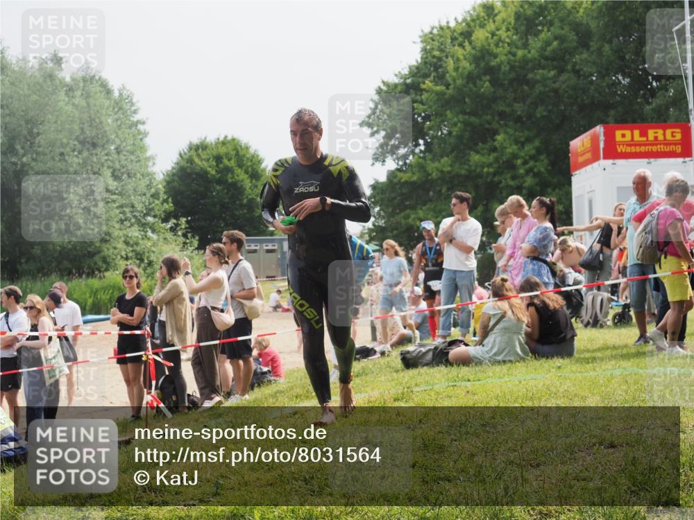 15.06.2025 - 27. Vierlanden-Triathlon KatJ http://msf.ph/oto/8031564 15.06.2025 11:10:00 Schwimmen 745, 784, 786 meine-sportfotos.de