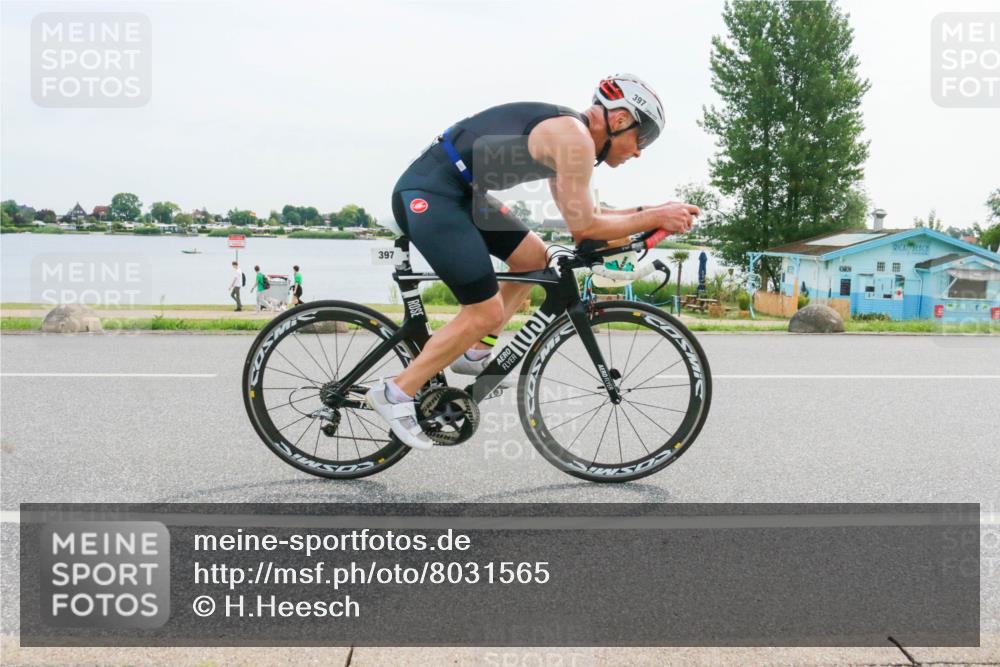 15.06.2025 - 27. Vierlanden-Triathlon H.Heesch http://msf.ph/oto/8031565 15.06.2025 10:37:01 Radfahren 11, 397 meine-sportfotos.de