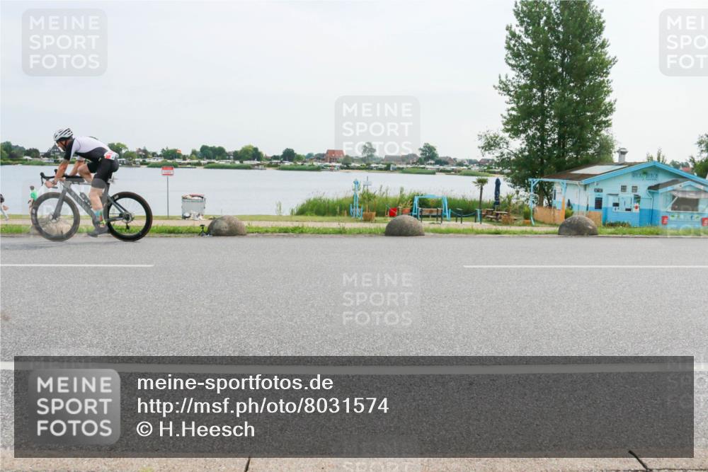 15.06.2025 - 27. Vierlanden-Triathlon H.Heesch http://msf.ph/oto/8031574 15.06.2025 10:37:08 Radfahren 65, 111, 160, 237, 306 meine-sportfotos.de