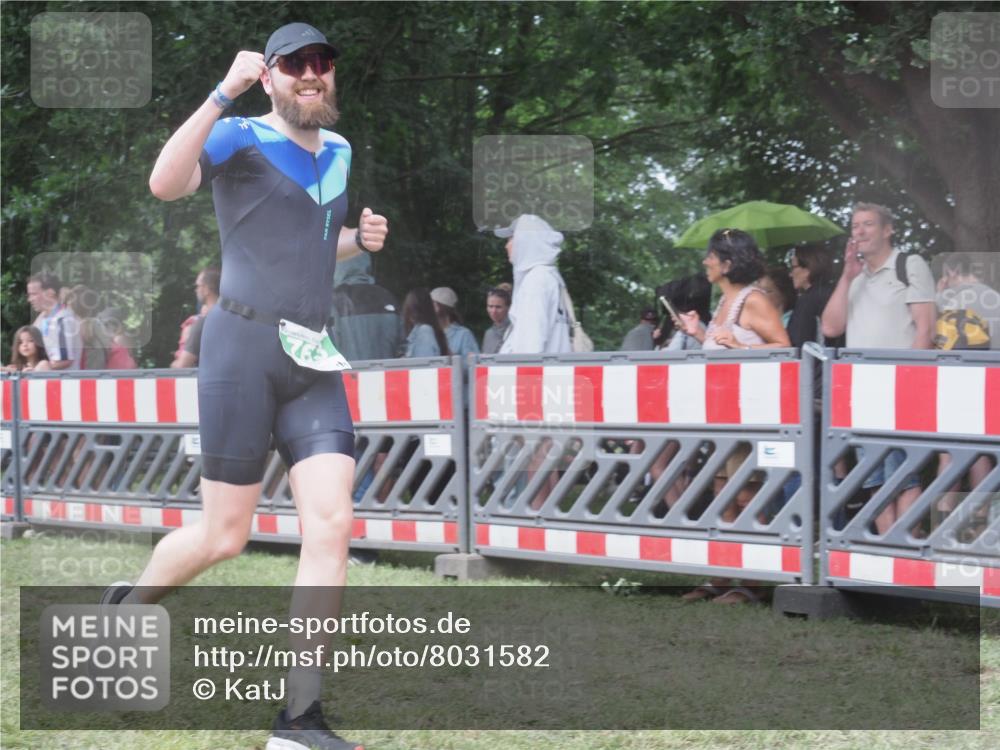 21.06.2025 - 27. Vierlanden-Triathlon KatJ http://msf.ph/oto/8031582 15.06.2025 13:41:00 Ziel 637, 763, 925, 961 meine-sportfotos.de
