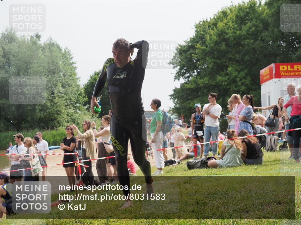 15.06.2025 - 27. Vierlanden-Triathlon KatJ http://msf.ph/oto/8031583 15.06.2025 11:10:00 Schwimmen 745, 784, 786 meine-sportfotos.de