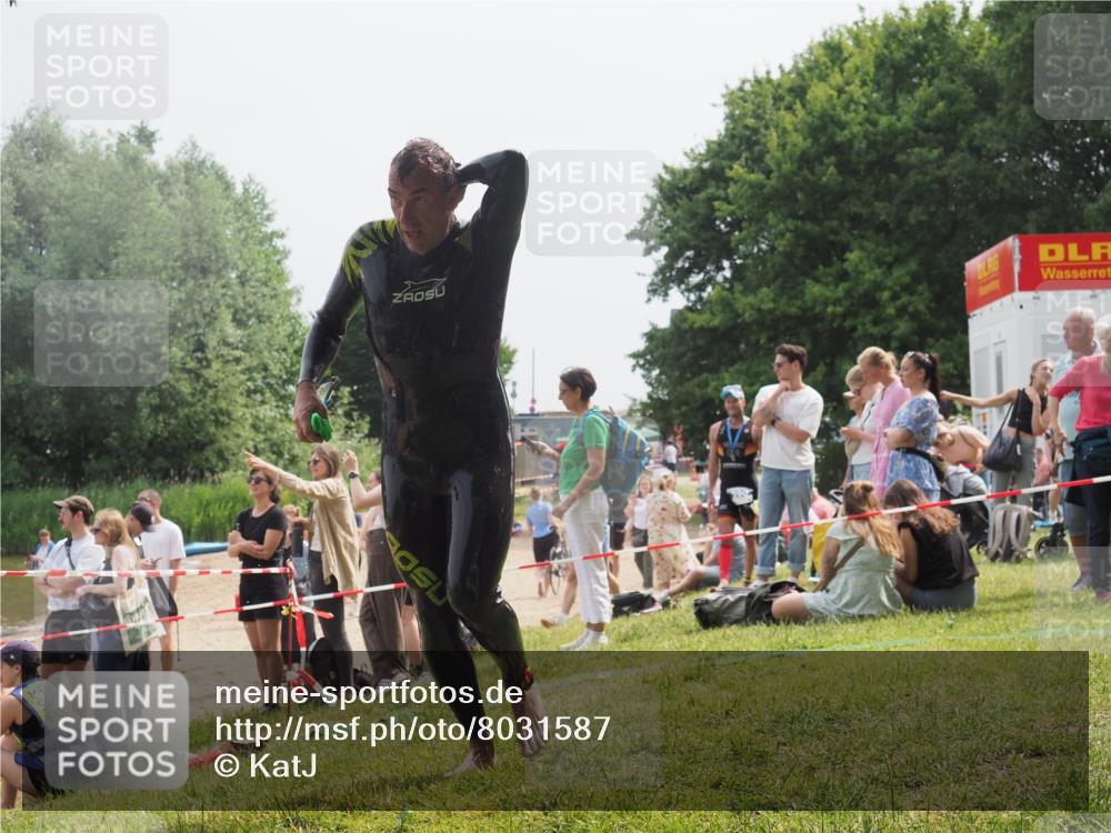 15.06.2025 - 27. Vierlanden-Triathlon KatJ http://msf.ph/oto/8031587 15.06.2025 11:10:01 Schwimmen 745, 784, 786 meine-sportfotos.de