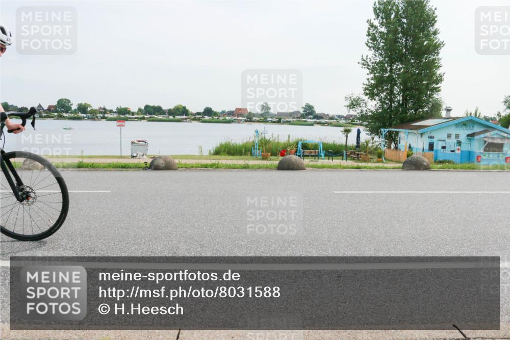 15.06.2025 - 27. Vierlanden-Triathlon H.Heesch http://msf.ph/oto/8031588 15.06.2025 10:37:13 Radfahren 65, 111, 160, 237, 337 meine-sportfotos.de