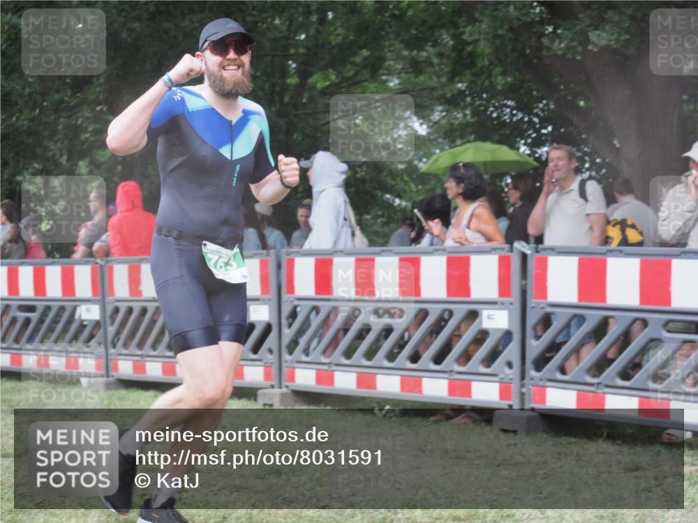 21.06.2025 - 27. Vierlanden-Triathlon KatJ http://msf.ph/oto/8031591 15.06.2025 13:41:00 Ziel 637, 763, 925, 961 meine-sportfotos.de