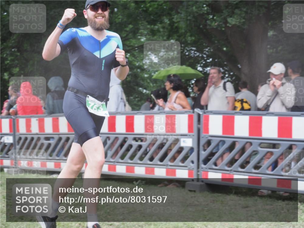 21.06.2025 - 27. Vierlanden-Triathlon KatJ http://msf.ph/oto/8031597 15.06.2025 13:41:00 Ziel 637, 763, 925, 961 meine-sportfotos.de