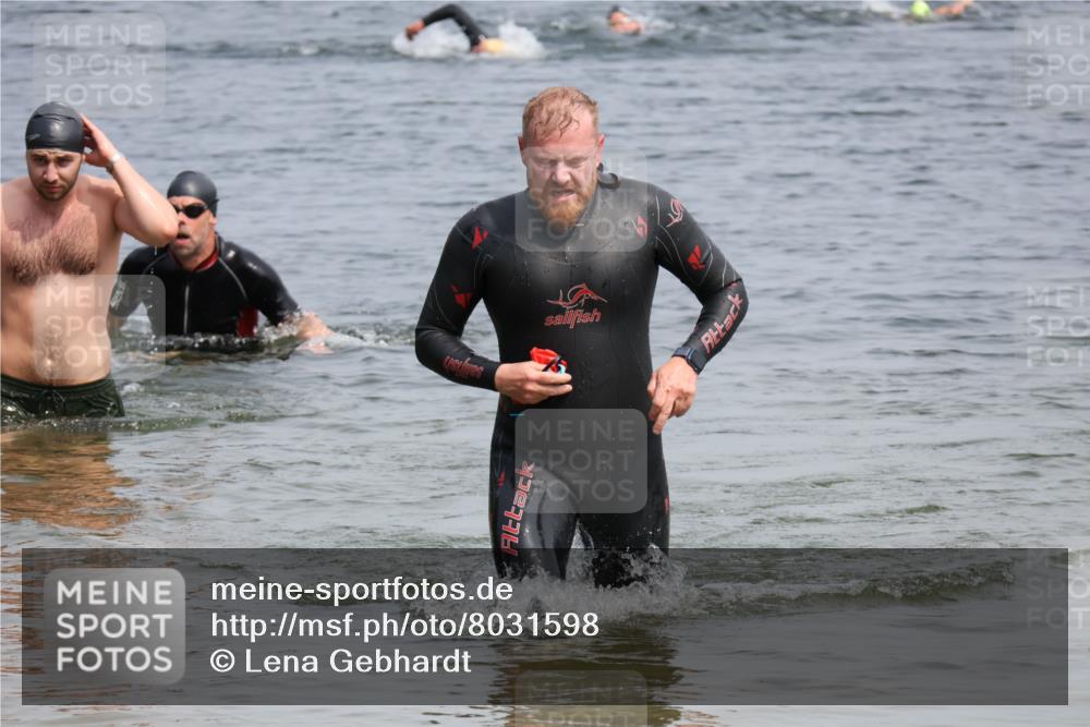15.06.2025 - 27. Vierlanden-Triathlon Lena Gebhardt http://msf.ph/oto/8031598 15.06.2025 11:11:21 Schwimmen 843 meine-sportfotos.de